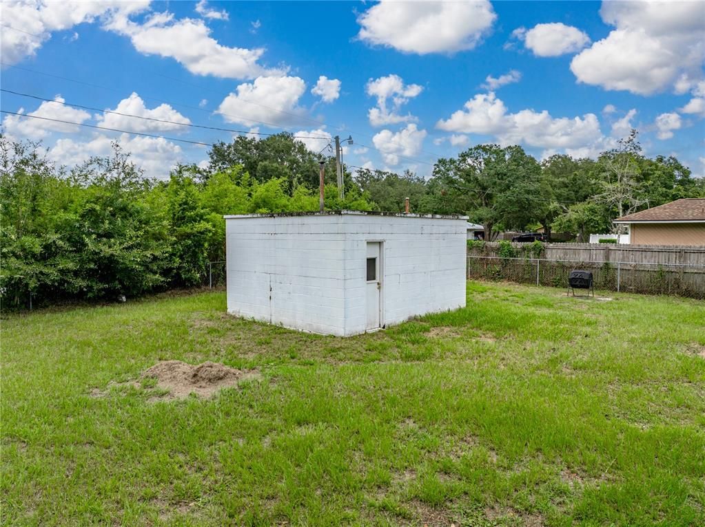 Backyard, Exterior