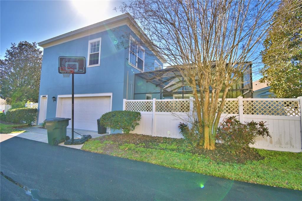 Attached, Exterior, Facade, Raised Ranch