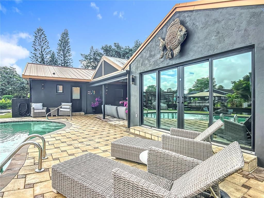 Exterior, Pool