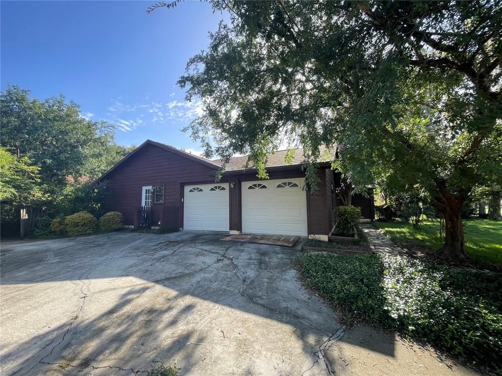 Attached, Exterior, Facade, Ranch