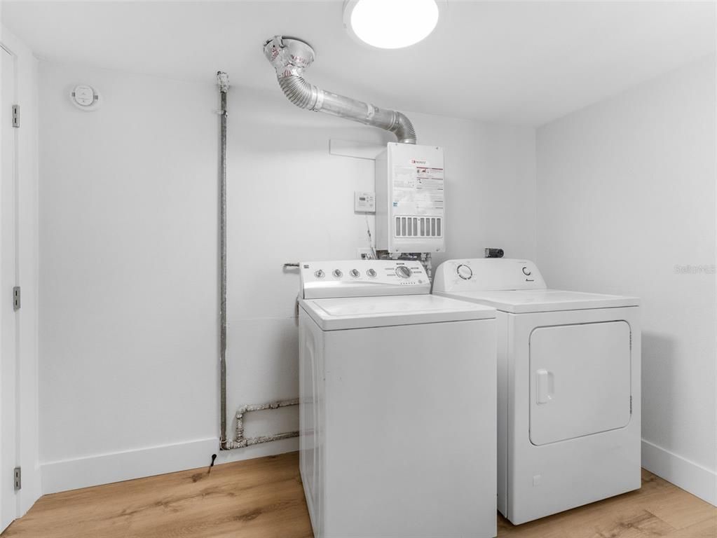 Interior, Utility Closets, Washer, Wood Texture Flooring