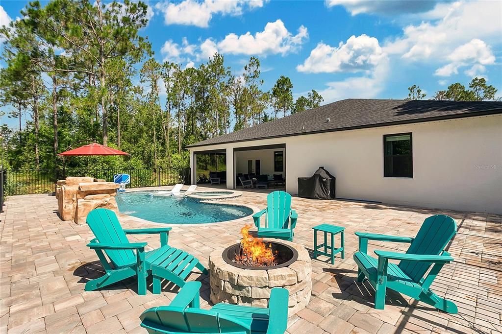 Exterior, Pool