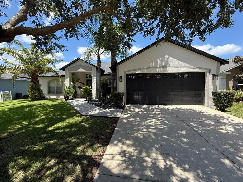 Attached, Exterior, Facade, Ranch