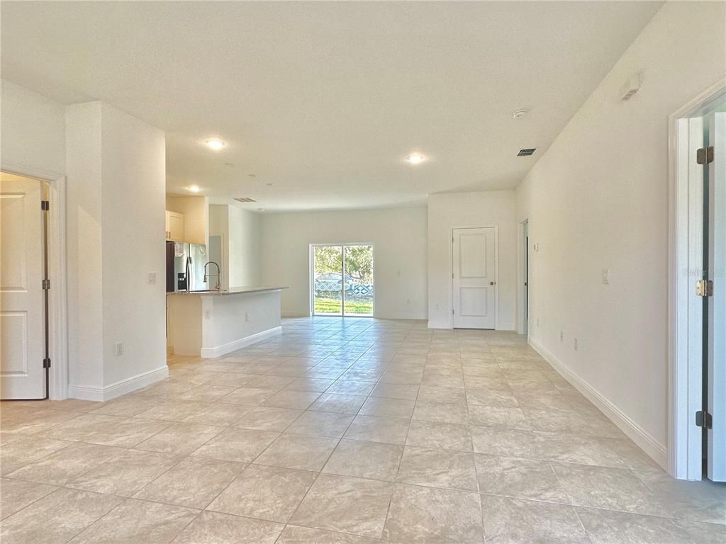 Empty room, Interior, Recessed Lighting