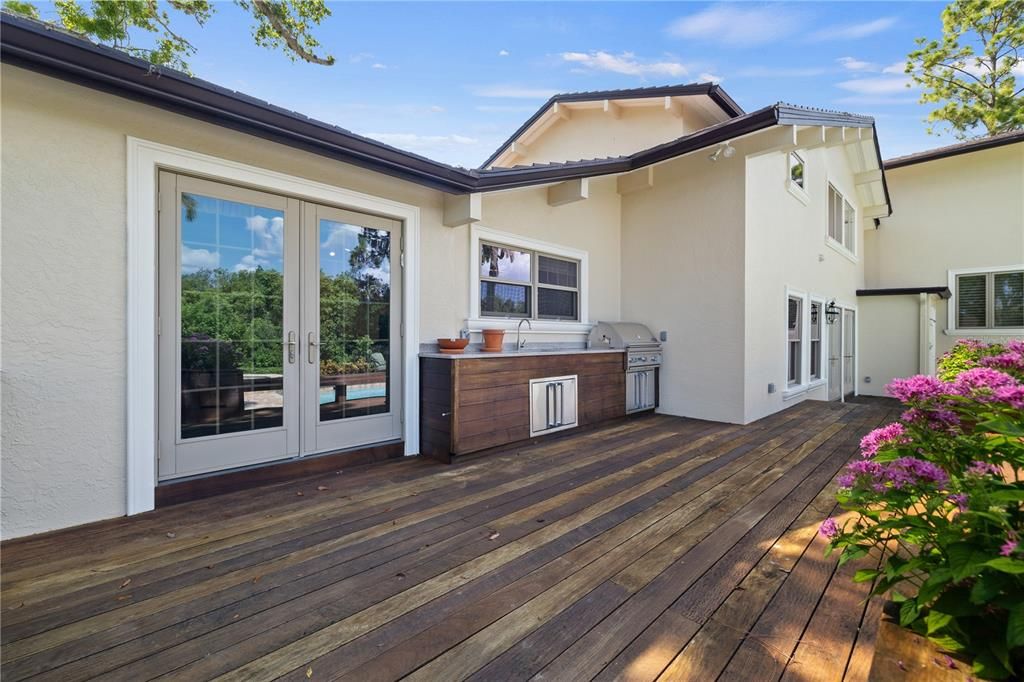 Exterior, Outdoor Kitchen