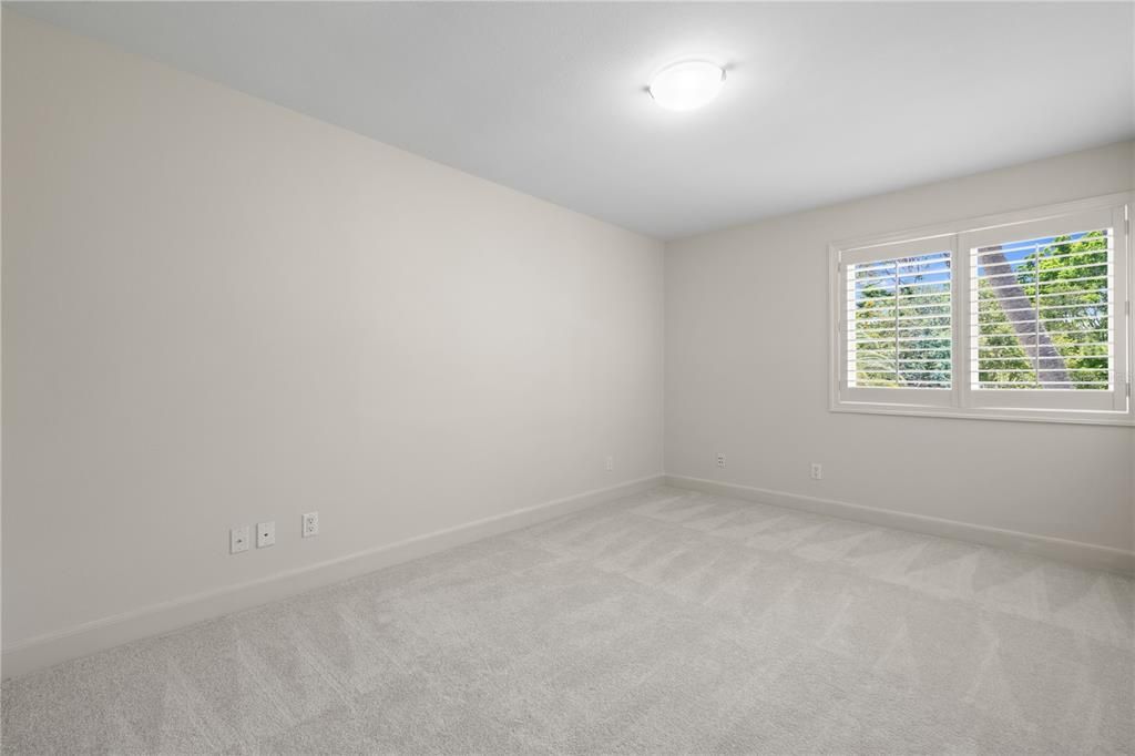 Empty room, Interior