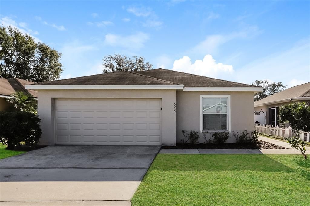 Attached, Exterior, Facade, Ranch