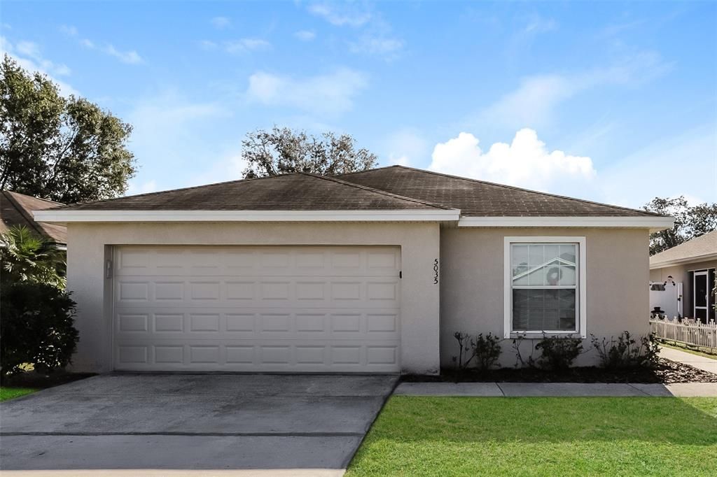 Attached, Exterior, Facade, Ranch