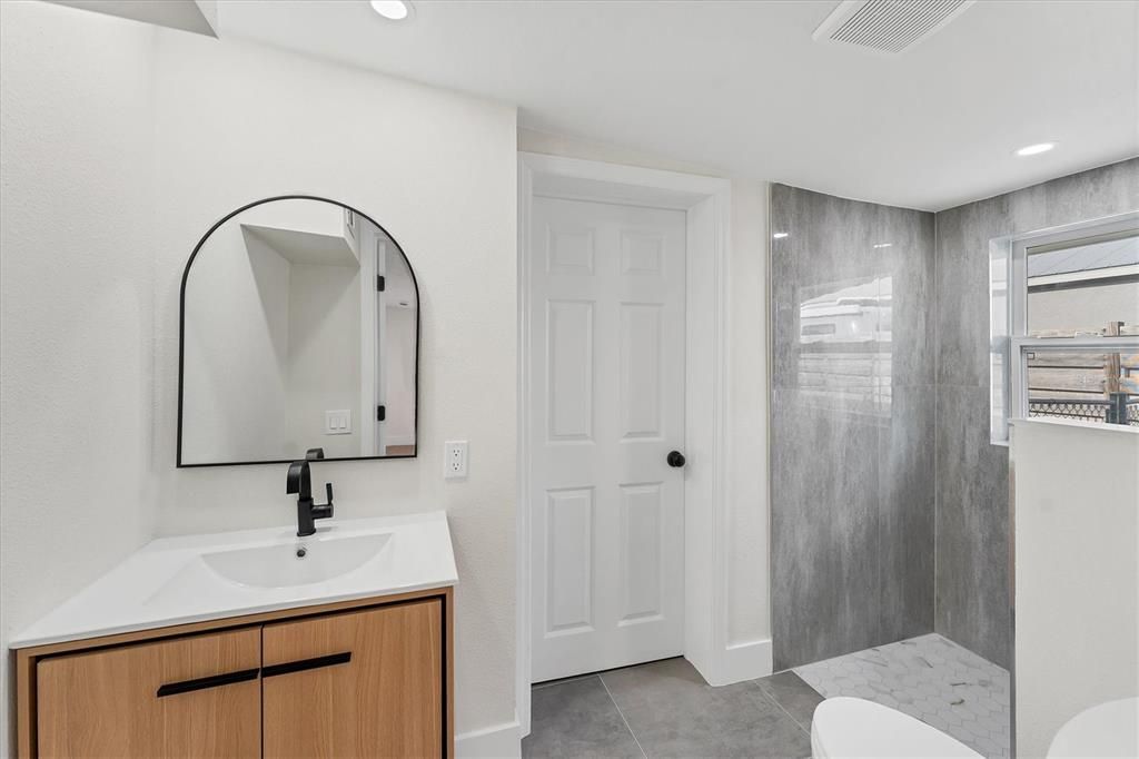 Bathroom, Interior, Recessed Lighting