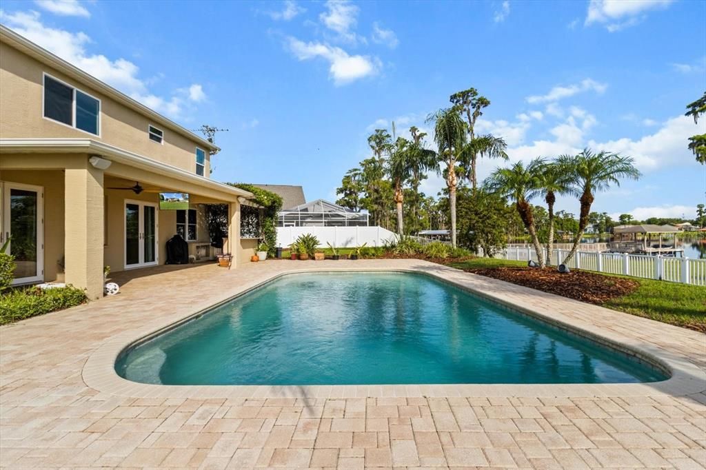 Exterior, Pool