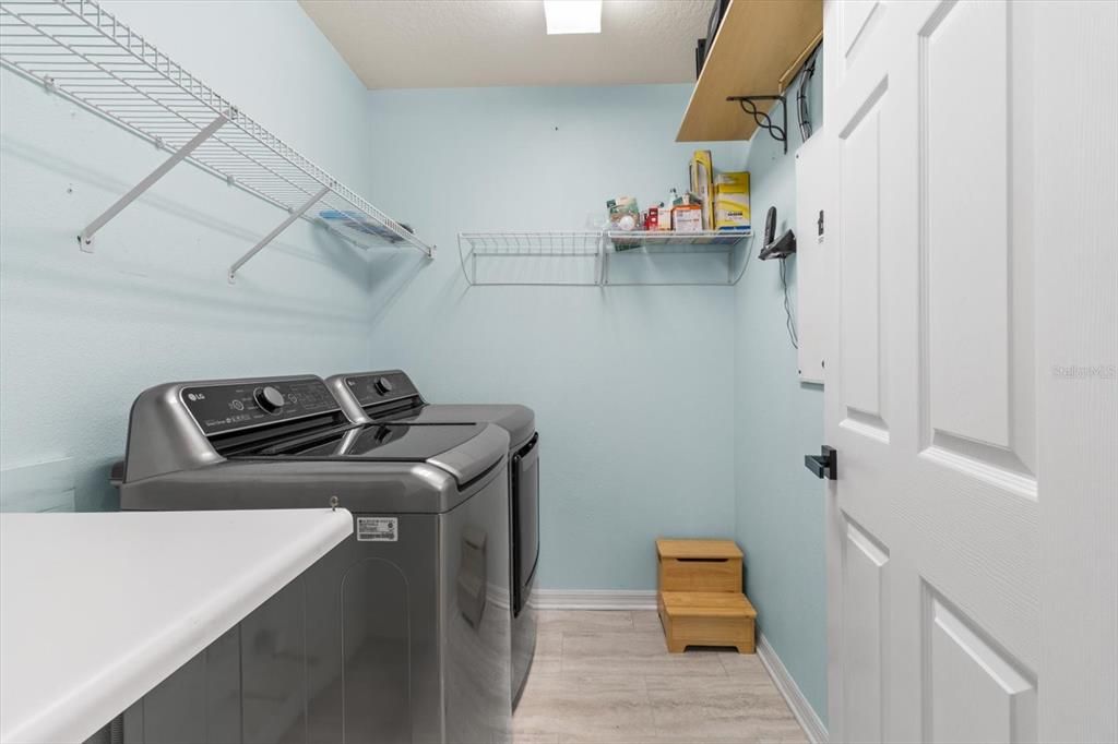 Interior, Washer, Wood Texture Flooring