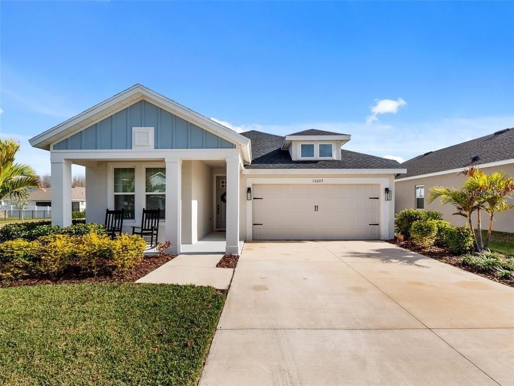 Attached, Exterior, Facade, American Craftsman