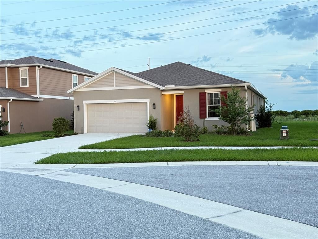Attached, Exterior, Facade, Ranch