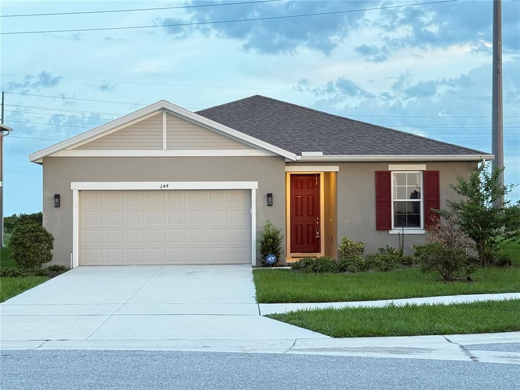 Attached, Exterior, Facade, Ranch