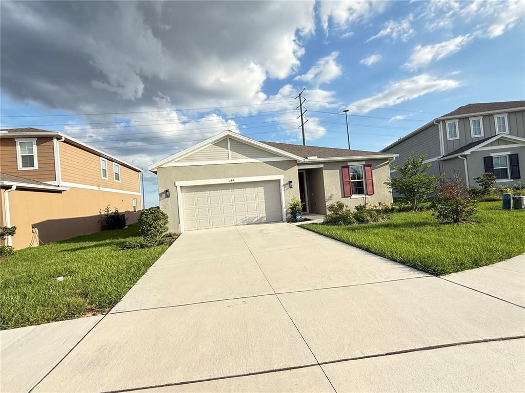 Attached, Exterior, Facade, Ranch