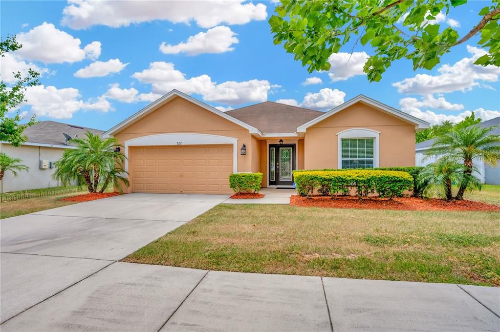Attached, Exterior, Facade, Ranch