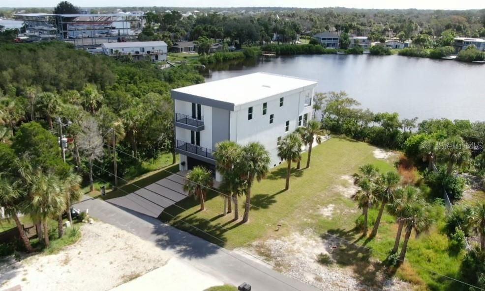 Backyard, Exterior, Facade, Modern