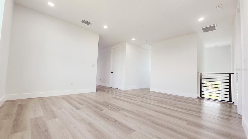 Empty room, Interior, Recessed Lighting, Wood Texture Flooring