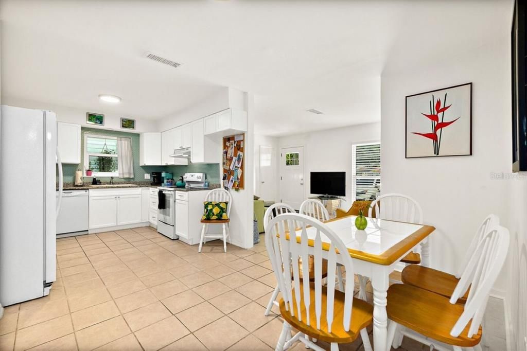 Dining room, Interior, Kitchen, Recessed Lighting