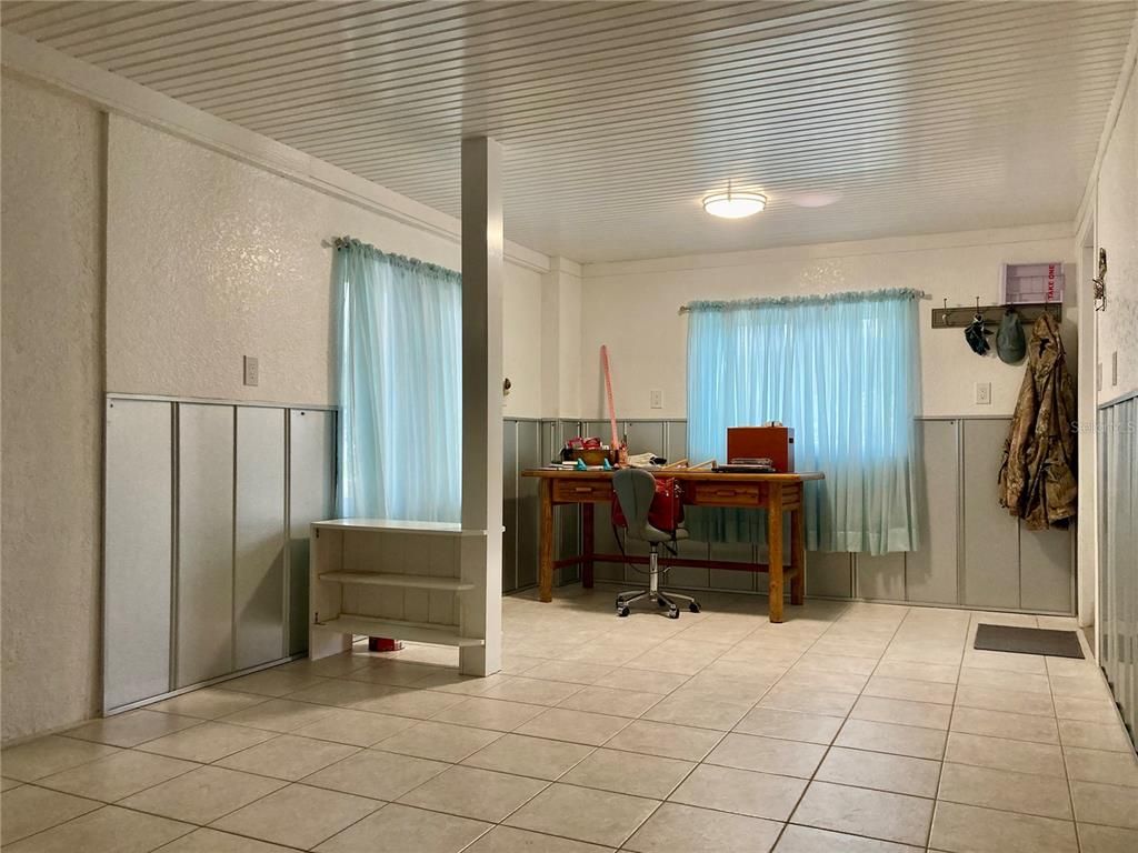 Home Office, Interior