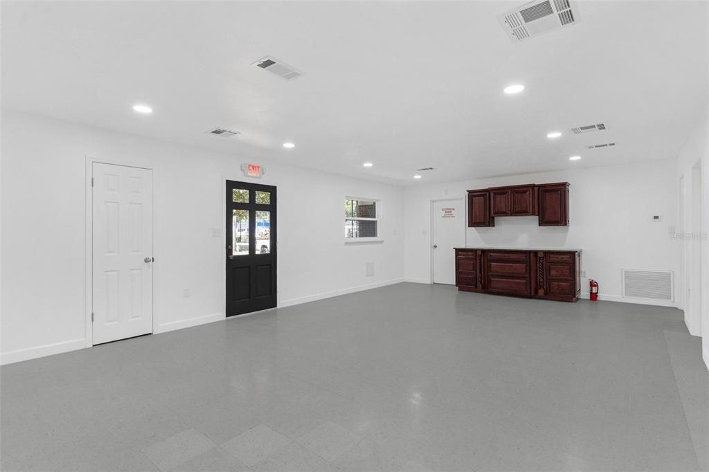 Empty room, Interior, Recessed Lighting