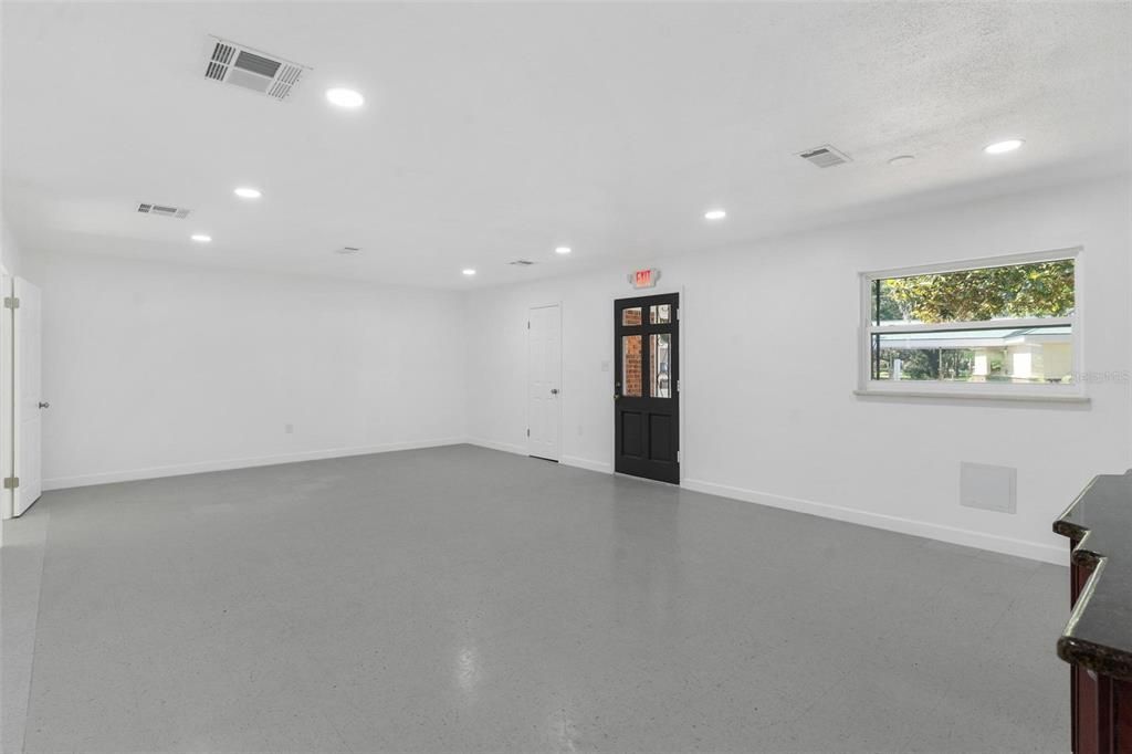 Empty room, Interior, Recessed Lighting