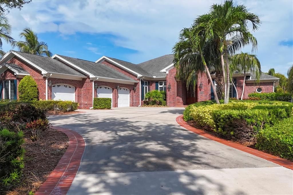 Attached, Exterior, Facade, Brick Facade, Ranch
