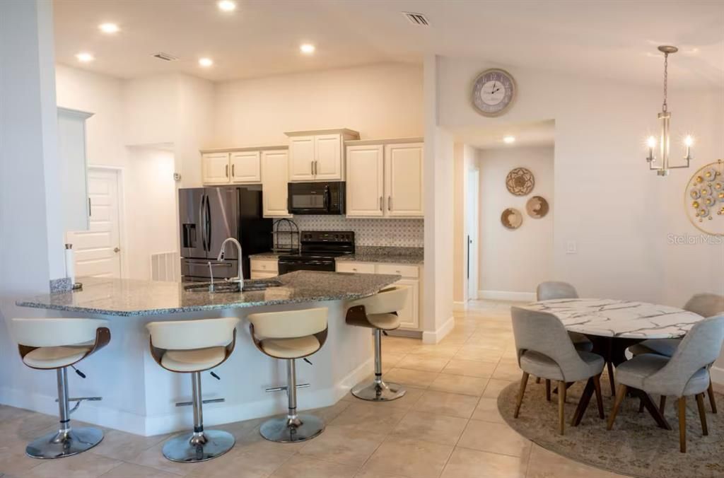 Dining room, Interior, Kitchen, Pendant Lights, Recessed Lighting, Stainless Steel Appliances