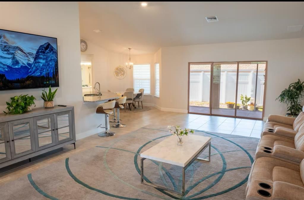 Chandelier, Dining room, Interior, Living room, Pendant Lights, Recessed Lighting