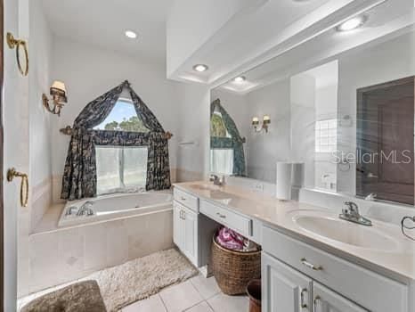 Bathroom, Dual Sink Vanities, Interior, Recessed Lighting