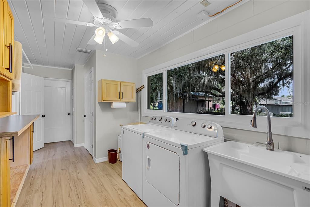 Interior, Washer, Wood Texture Flooring