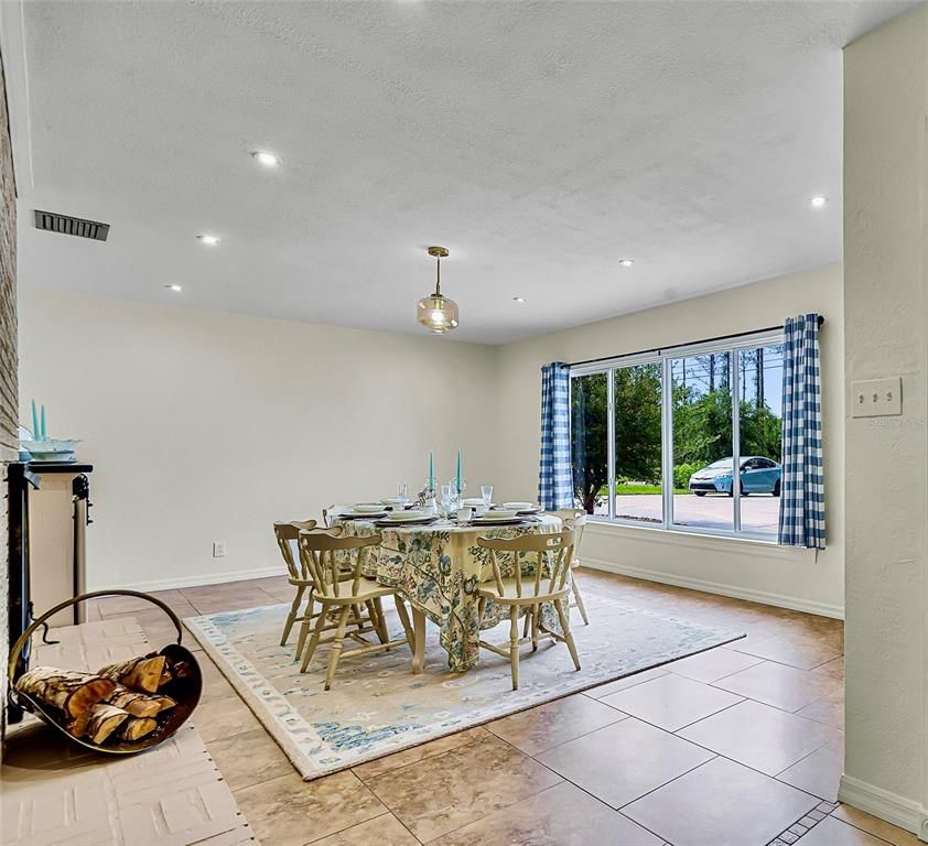 Dining room, Interior, Pendant Lights, Recessed Lighting