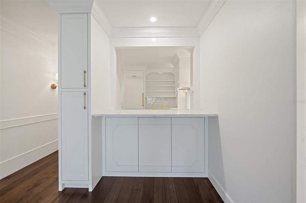 Interior, Recessed Lighting, Wood Texture Flooring
