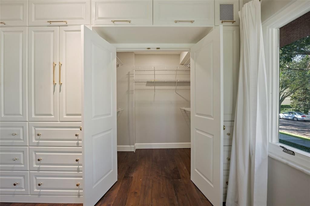 Interior, Walk-in Closets, Wood Texture Flooring