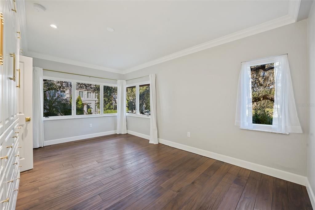 Empty room, Interior, Recessed Lighting, Wood Texture Flooring