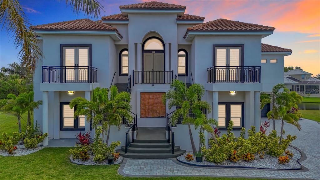 Exterior, Facade, Mediterranean