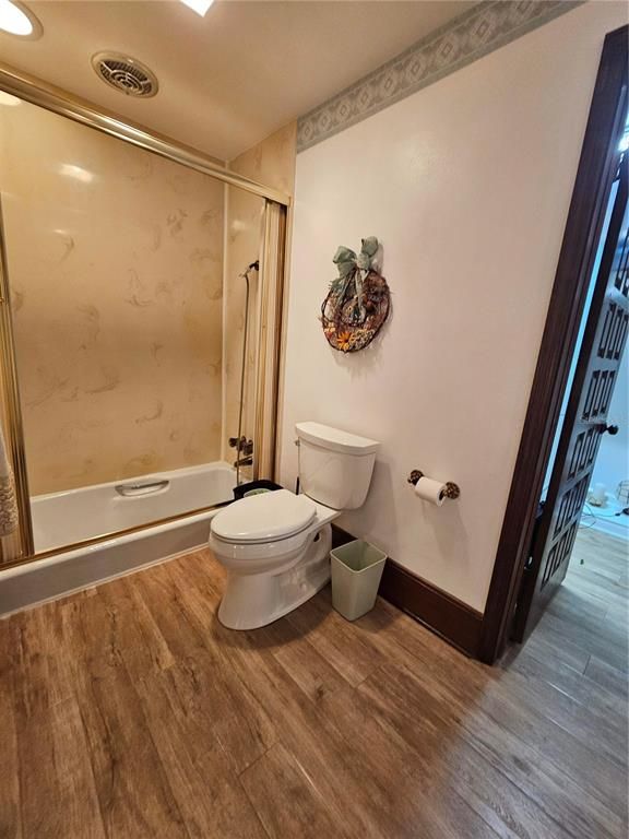 Bathroom, Interior, Recessed Lighting, Wood Texture Flooring