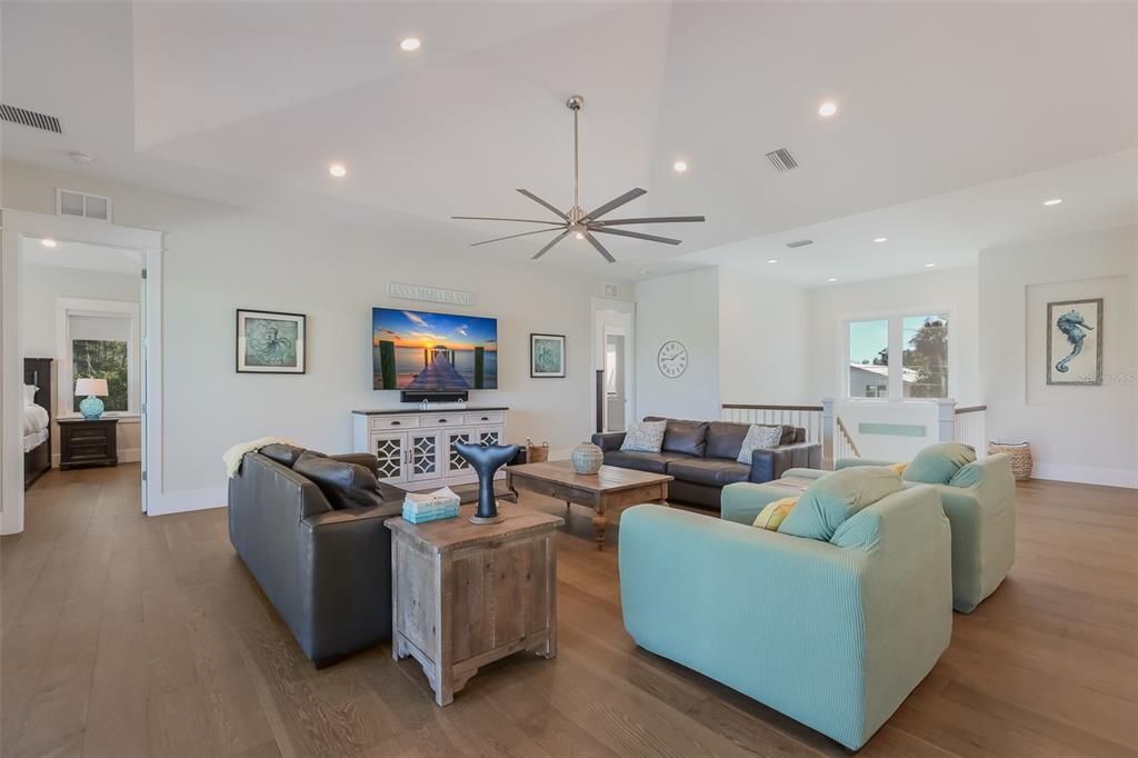 Interior, Living room, Pendant Lights, Recessed Lighting, Wood Texture Flooring