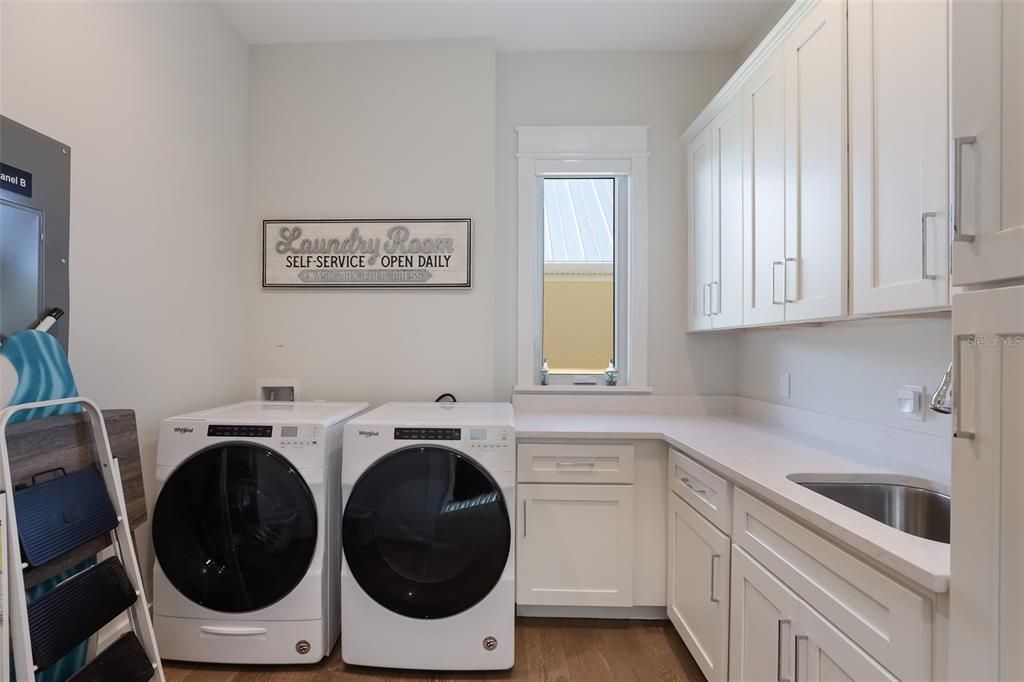Interior, Washer, Wood Texture Flooring
