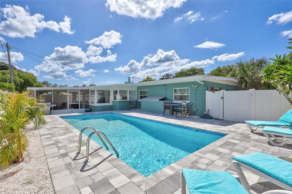 Exterior, Pool