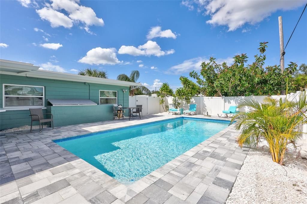 Exterior, Pool