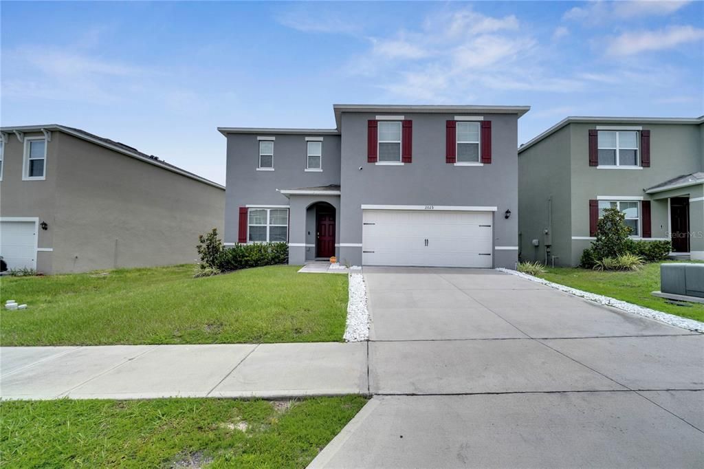 Attached, Exterior, Facade, Rowhouse