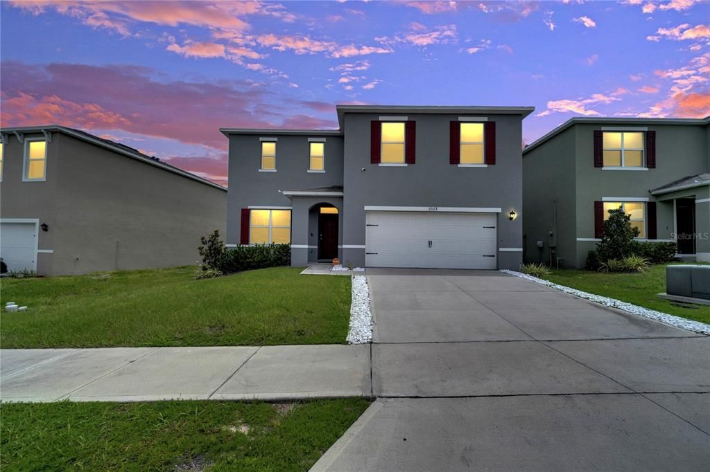 Attached, Exterior, Facade, Rowhouse