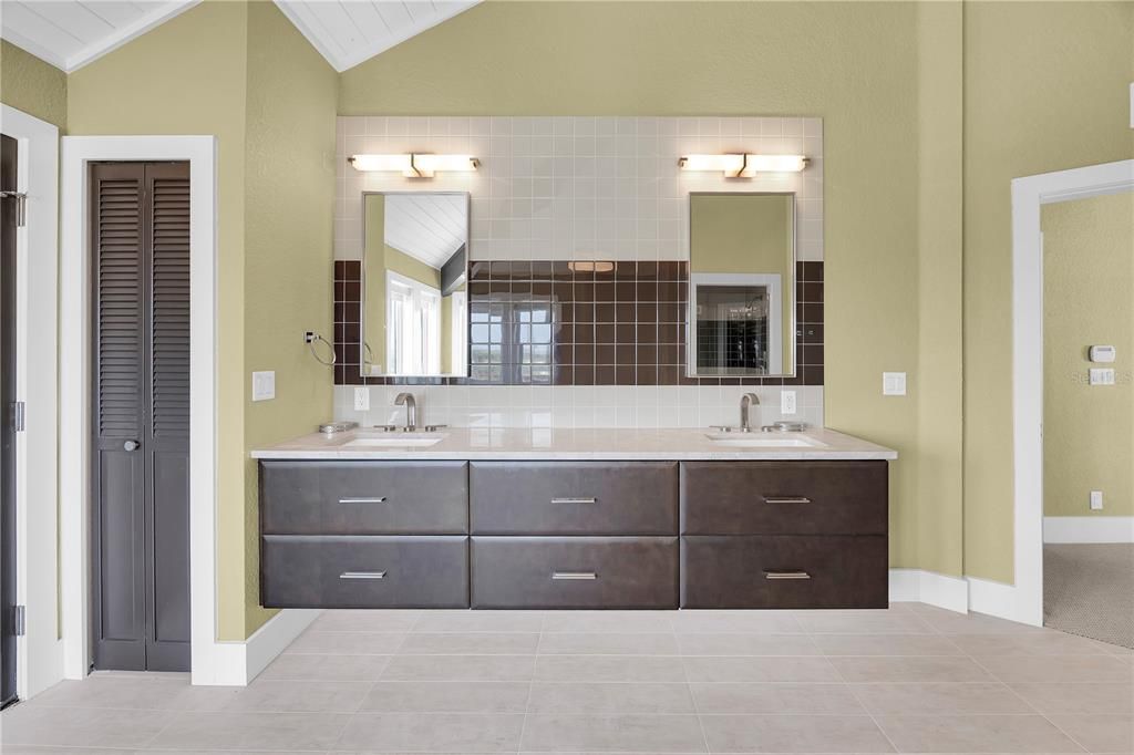 Bathroom, Dual Sink Vanities, Interior