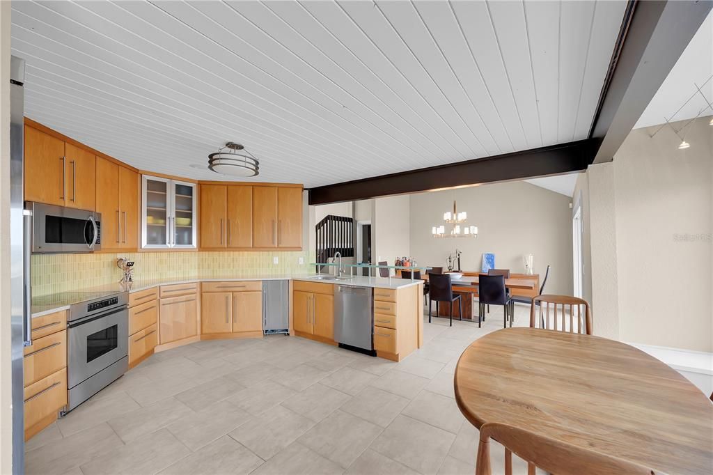 Dining room, Interior, Kitchen, Pendant Lights, Stainless Steel Appliances