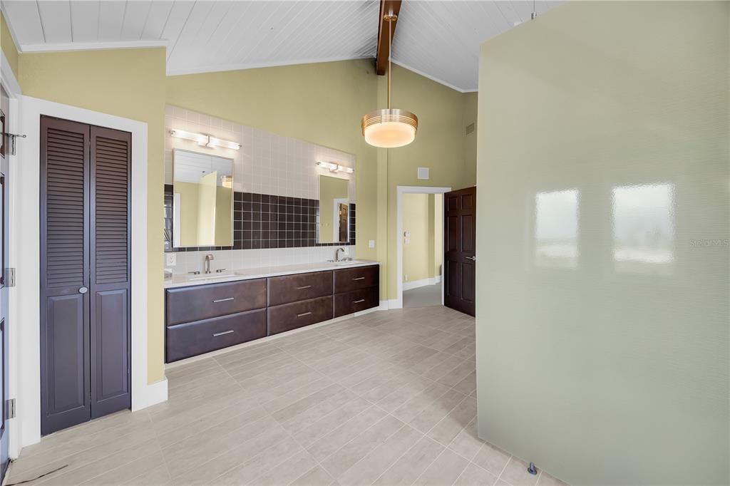 Bathroom, Dual Sink Vanities, Interior, Pendant Lights