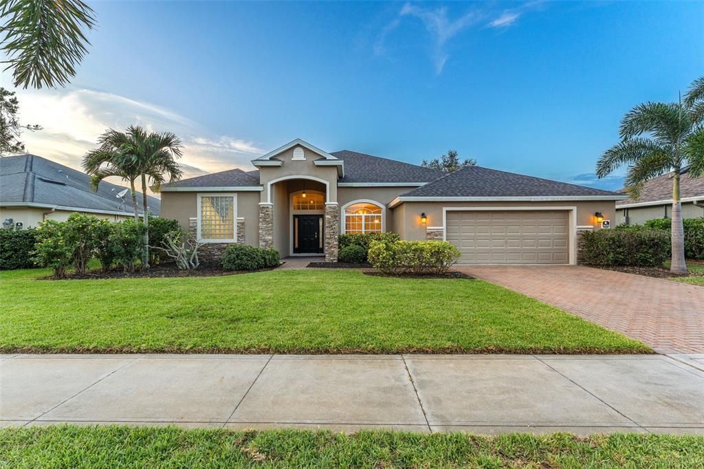 Attached, Exterior, Facade, Ranch