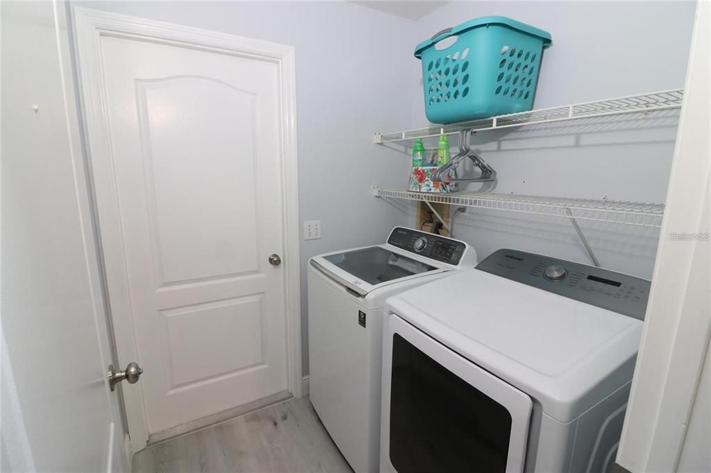 Interior, Washer, Wood Texture Flooring