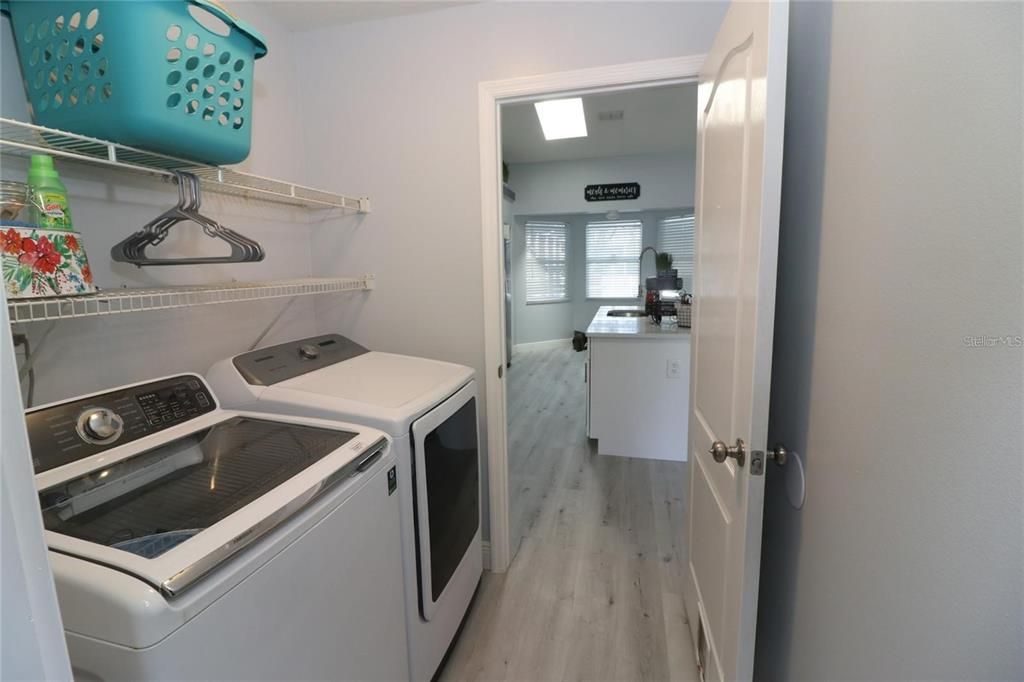 Interior, Washer, Wood Texture Flooring