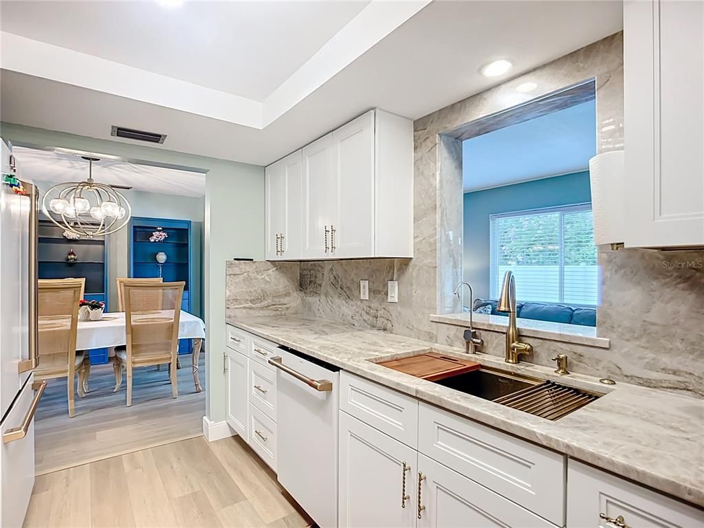 Chandelier, Dining room, Interior, Kitchen, Pendant Lights, Recessed Lighting, Wood Texture Flooring